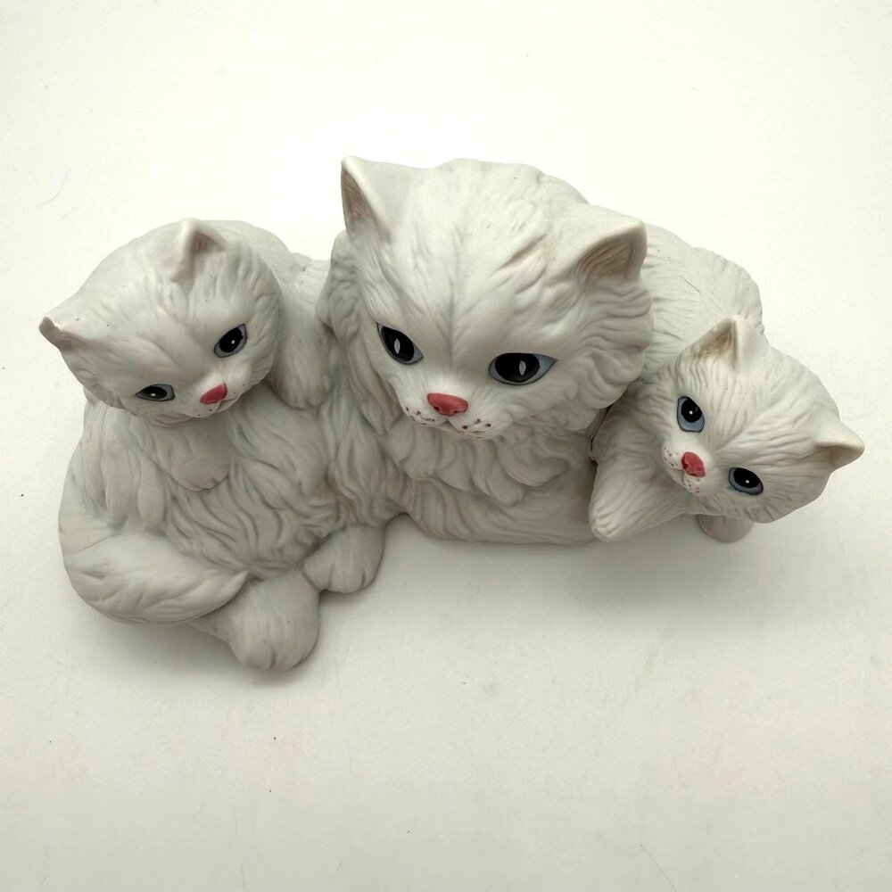 Homco White Persian Cat & Kittens Trio Ceramic Figurine Blue Eyes Taiwan Vintage - Picture 10 of 14
